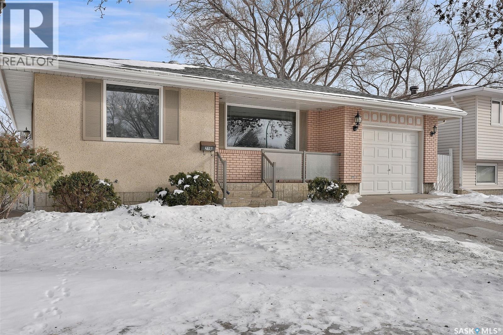 219 Mccarthy Boulevard N, Regina, Saskatchewan  S4R 5R5 - Photo 3 - SK027720