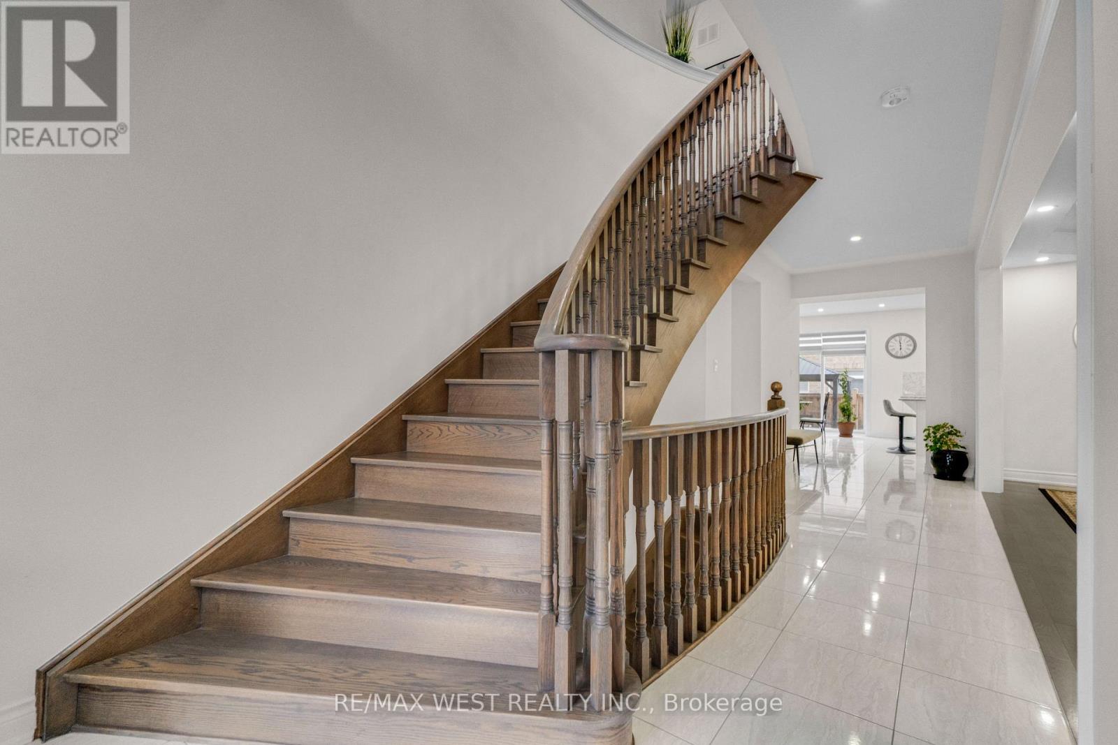 5 Aries Street, Brampton, Ontario  L6Y 5Z2 - Photo 3 - W12744198