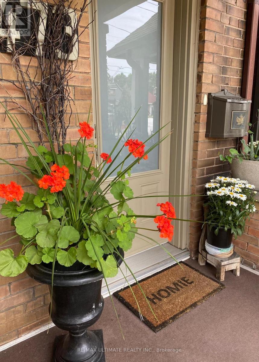 473 Jane Street, Toronto, Ontario  M6S 4A1 - Photo 2 - W12744204