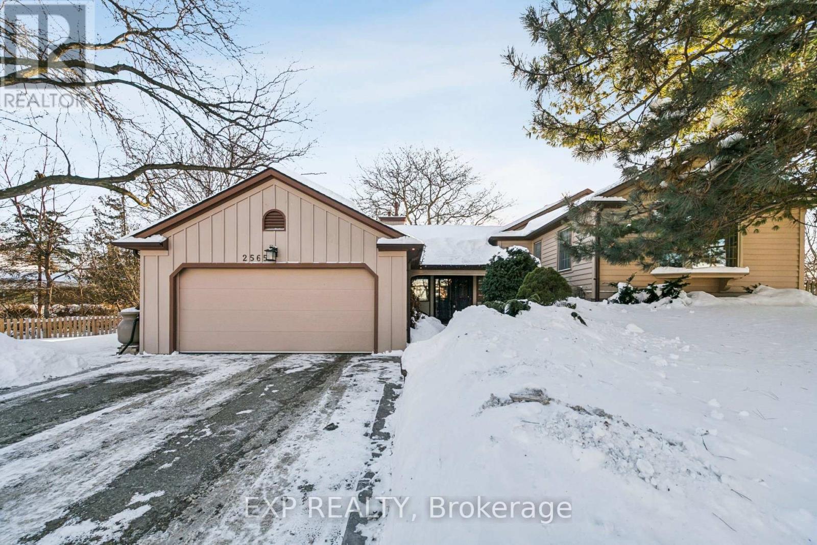 2565 Claymore Crescent, Mississauga, Ontario  L5C 3A2 - Photo 2 - W12744232