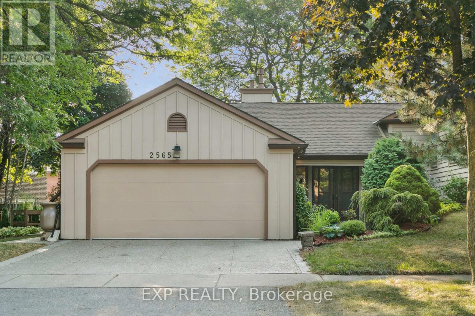 2565 Claymore Crescent, Mississauga, Ontario  L5C 3A2 - Photo 4 - W12744232