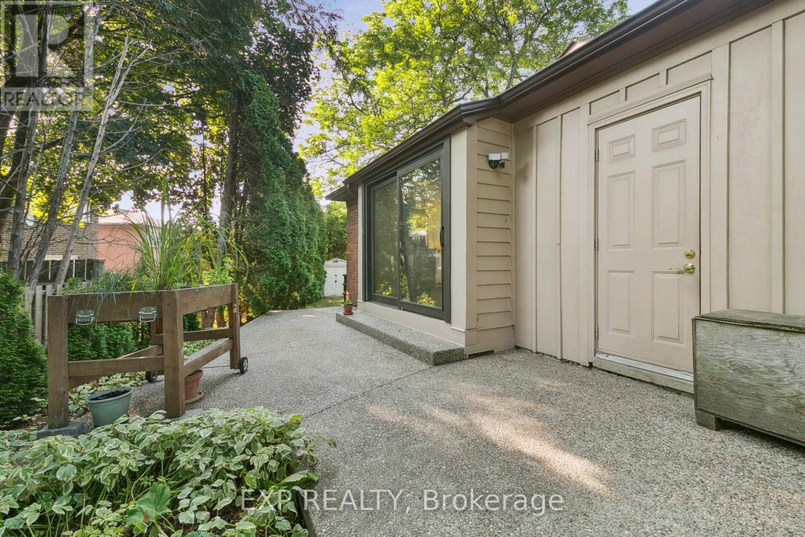 2565 Claymore Crescent, Mississauga, Ontario  L5C 3A2 - Photo 45 - W12744232