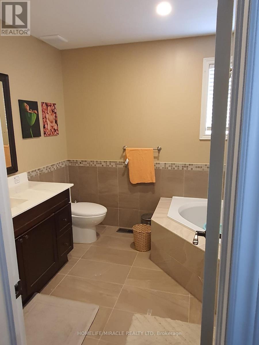 31 Summerdale Crescent, Brampton, Ontario  L6X 4V8 - Photo 6 - W12744254