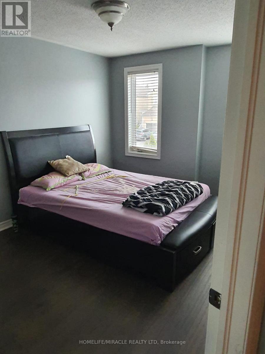 31 Summerdale Crescent, Brampton, Ontario  L6X 4V8 - Photo 7 - W12744254