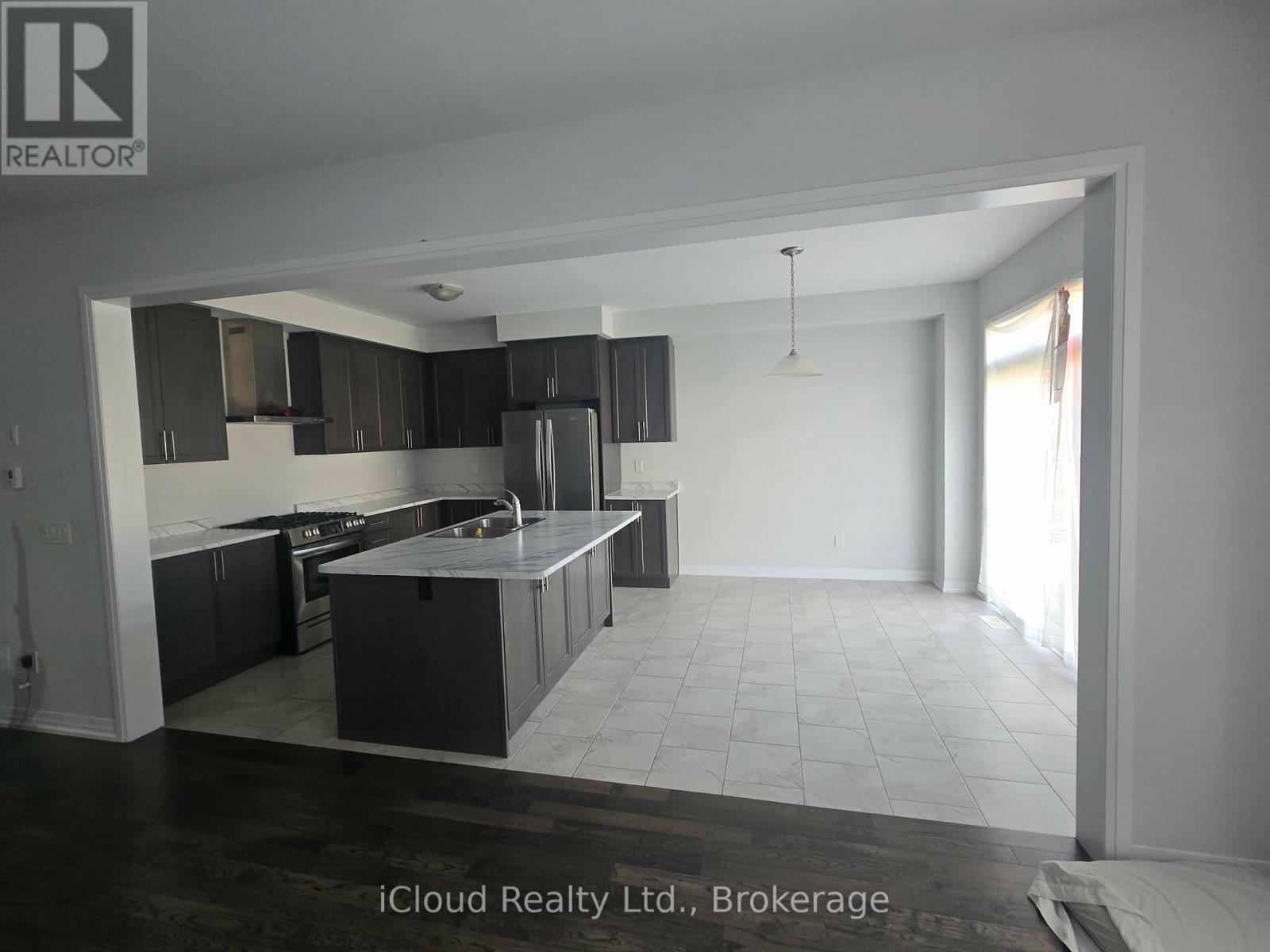 104 Silverwood Crescent, Woodstock, Ontario  N4T 0M5 - Photo 4 - X12744196