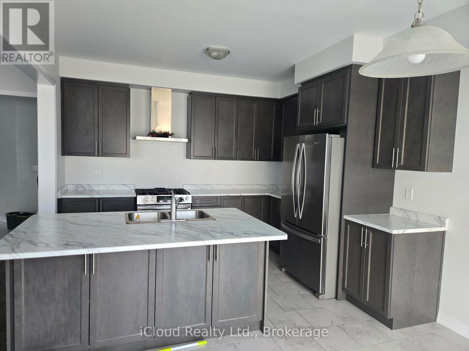 104 Silverwood Crescent, Woodstock, Ontario  N4T 0M5 - Photo 5 - X12744196