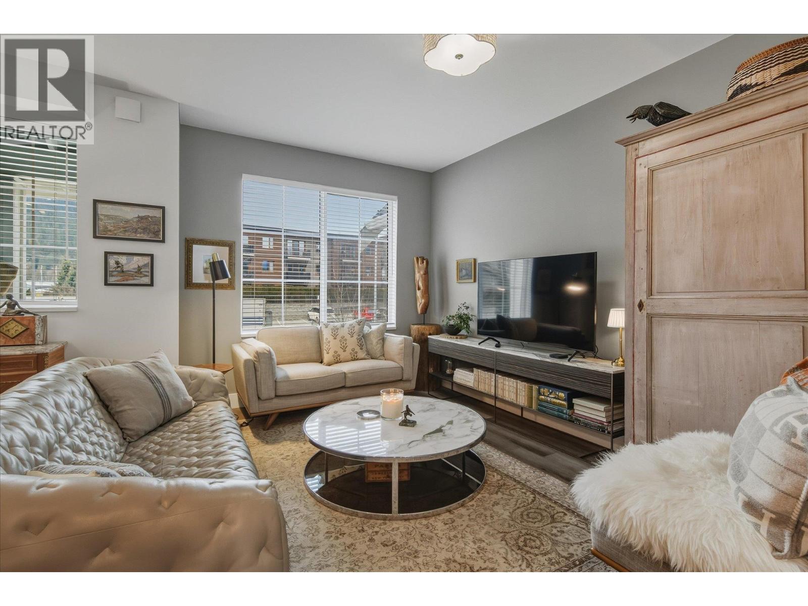 1 7360 Crabapple Court, Pemberton, British Columbia  V0N 2L1 - Photo 3 - R3085024