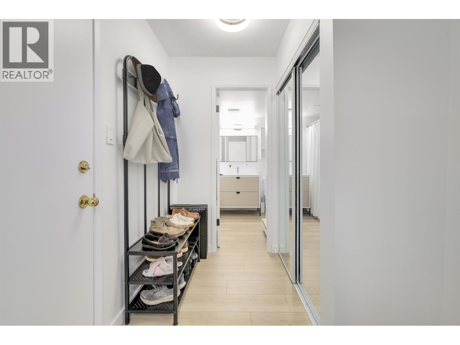 Listing Picture 5 of 13 : 106 9300 GLENACRES DRIVE, Richmond / 烈治文 - 魯藝地產 Yvonne Lu Group - MLS Medallion Club Member