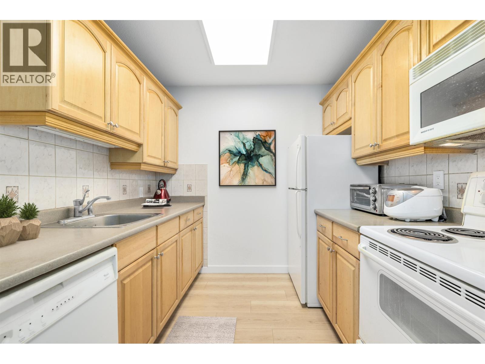 Listing Picture 6 of 13 : 106 9300 GLENACRES DRIVE, Richmond / 烈治文 - 魯藝地產 Yvonne Lu Group - MLS Medallion Club Member