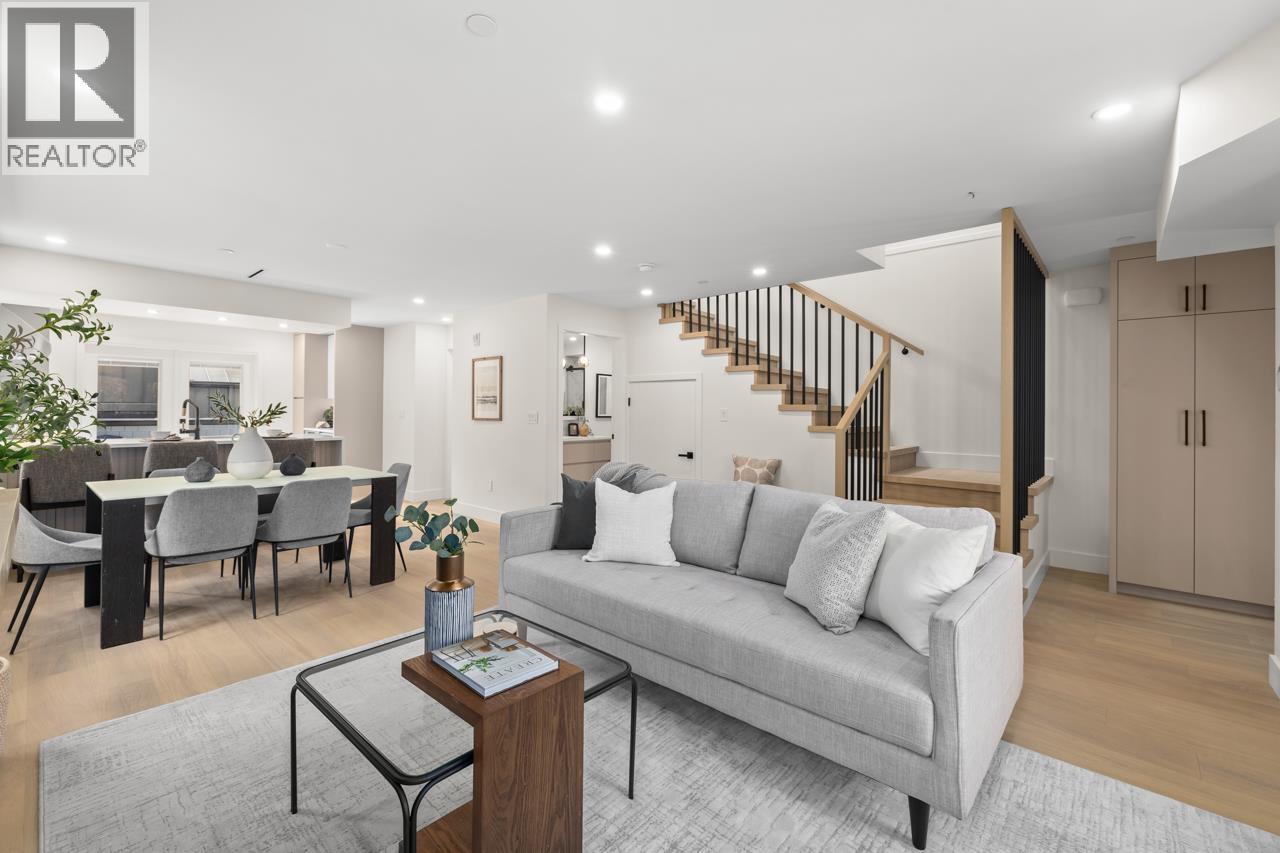 2436 W 49th Avenue, Vancouver, British Columbia  V6M 2V3 - Photo 2 - R3085036