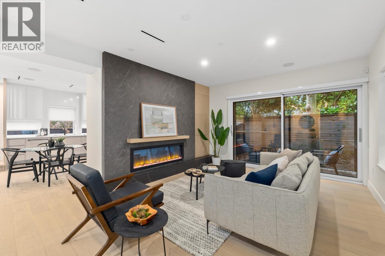 2430 W 49th Avenue, Vancouver, British Columbia  V6M 2V3 - Photo 1 - R3085038