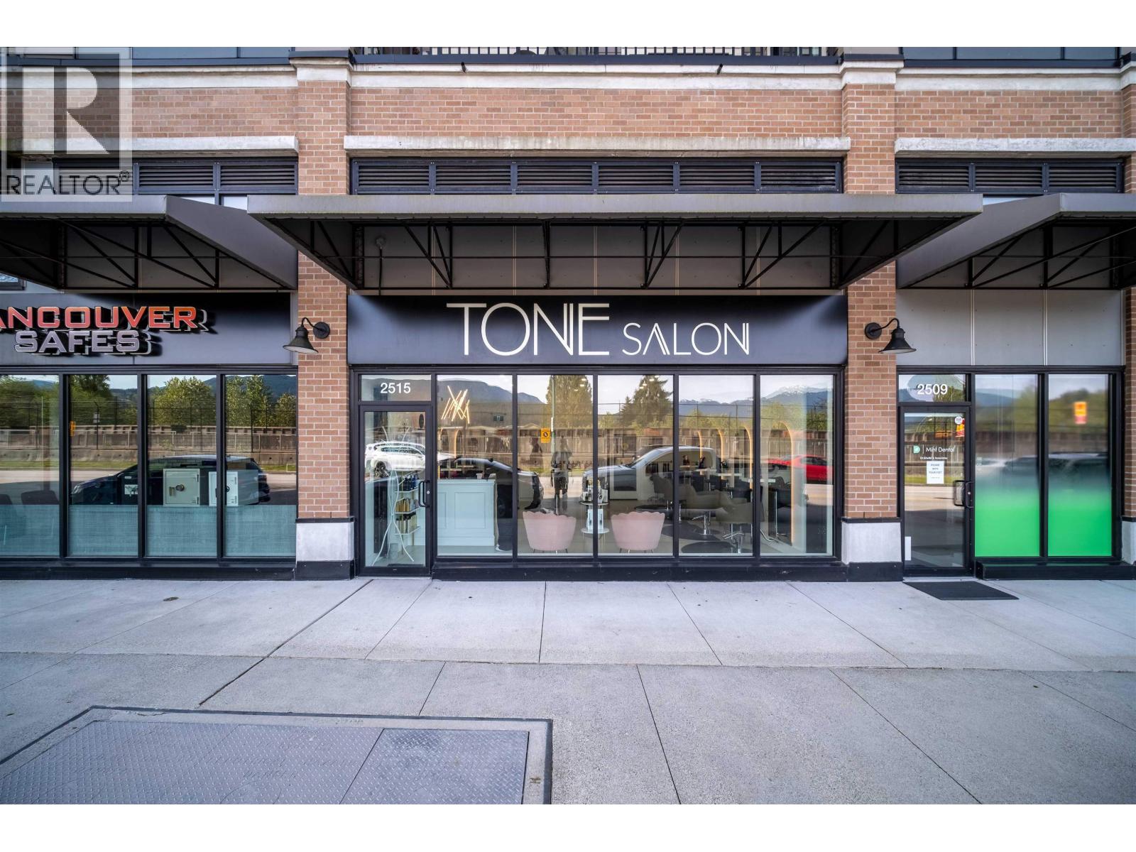 2515 Clarke Street, Port Moody, British Columbia  V3H 1Z3 - Photo 2 - C8075725