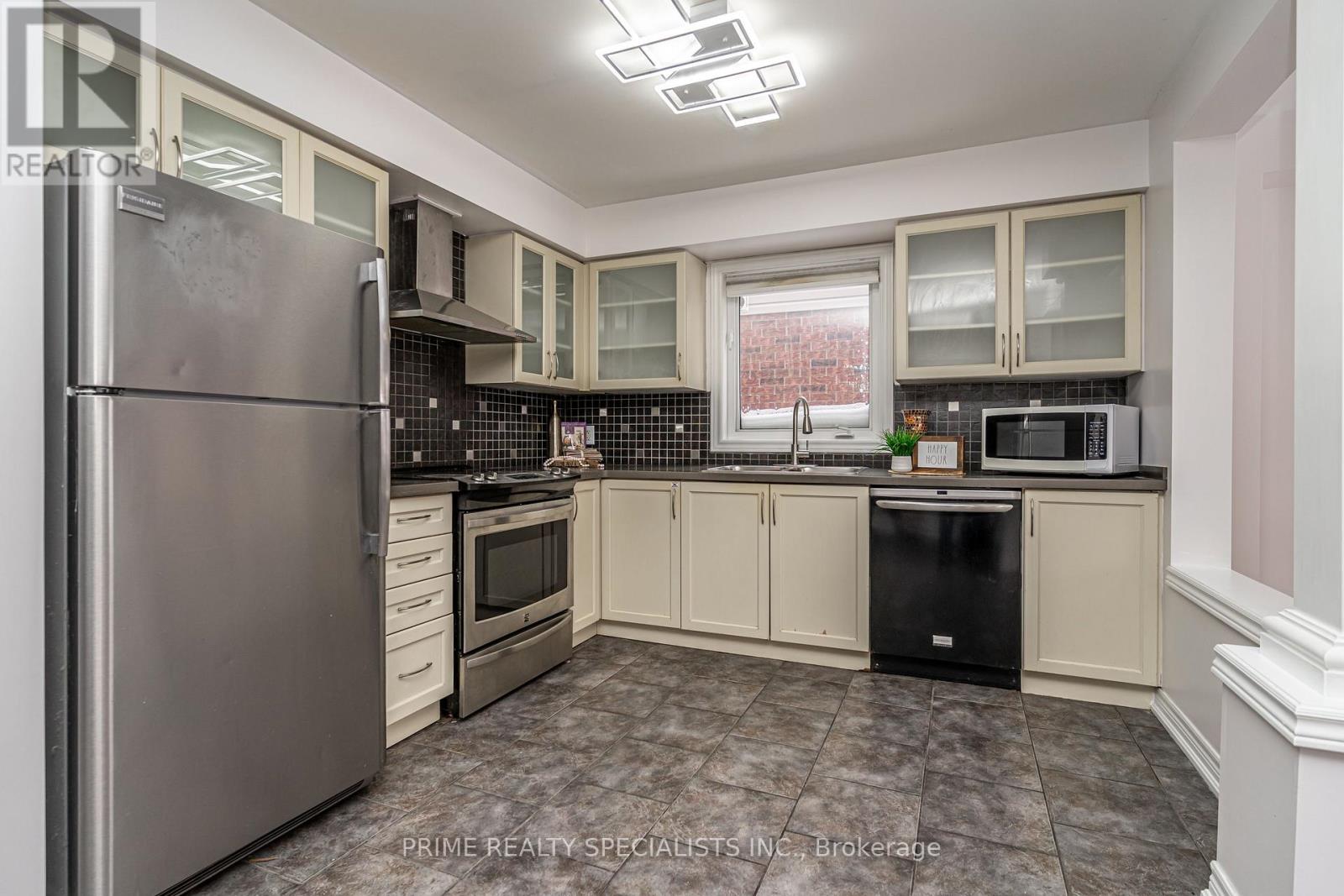 8460 Kelsey Crescent, Niagara Falls, Ontario  L2H 0E6 - Photo 10 - X12744314