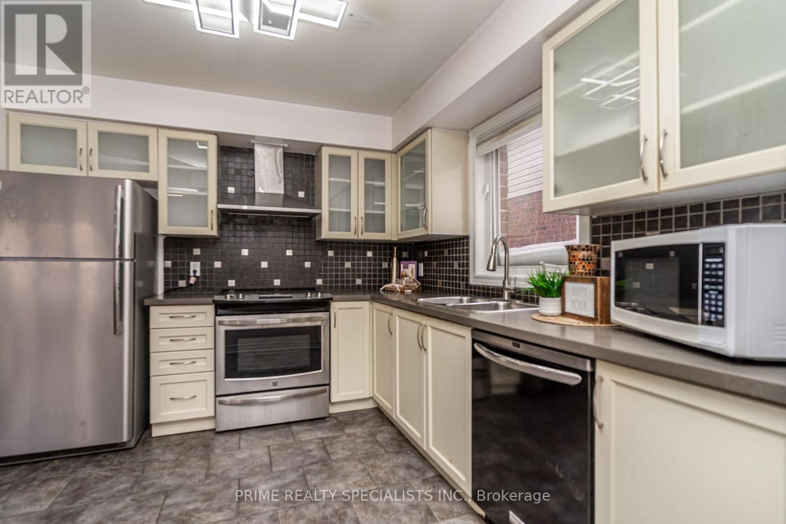 8460 Kelsey Crescent, Niagara Falls, Ontario  L2H 0E6 - Photo 11 - X12744314