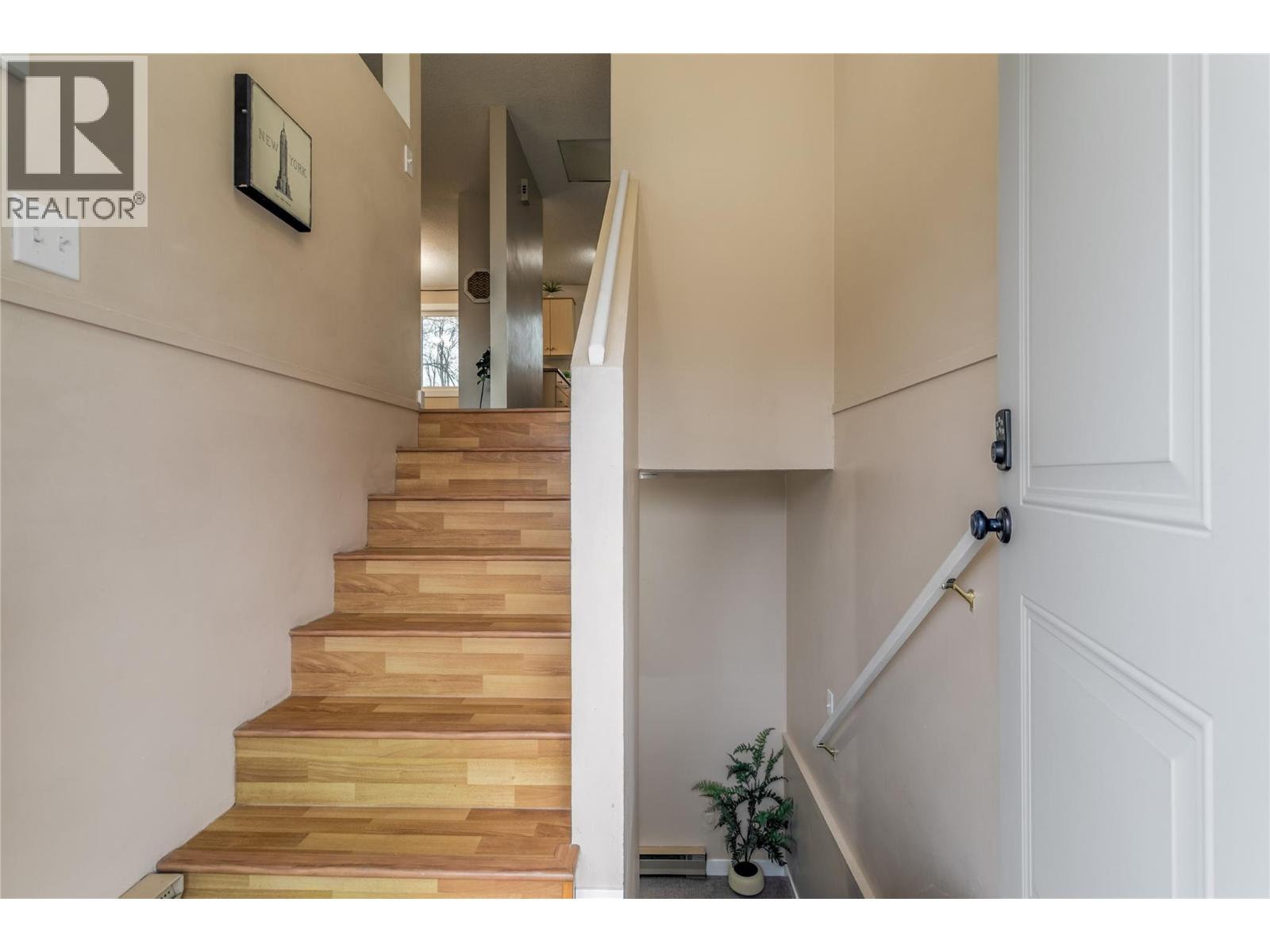 588 Mccurdy Road, Kelowna, British Columbia  V1X 2P5 - Photo 5 - 10374124