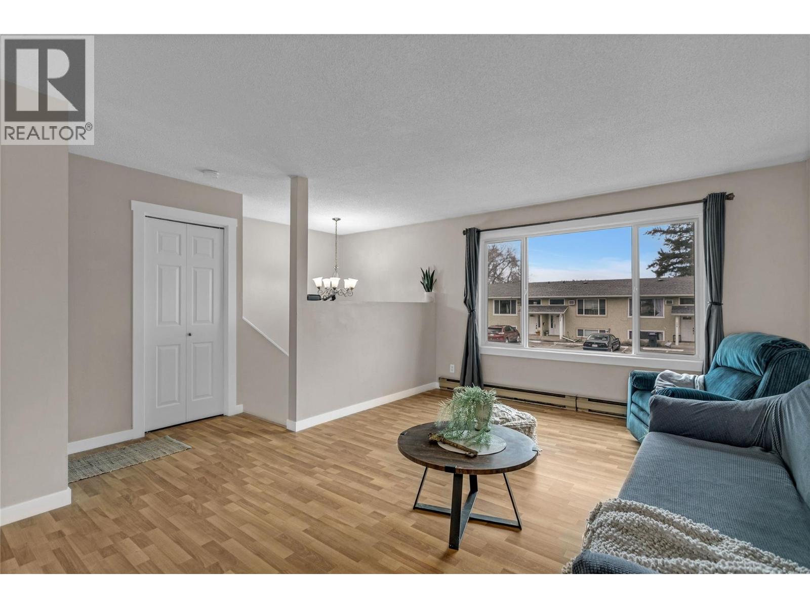 588 Mccurdy Road, Kelowna, British Columbia  V1X 2P5 - Photo 6 - 10374124