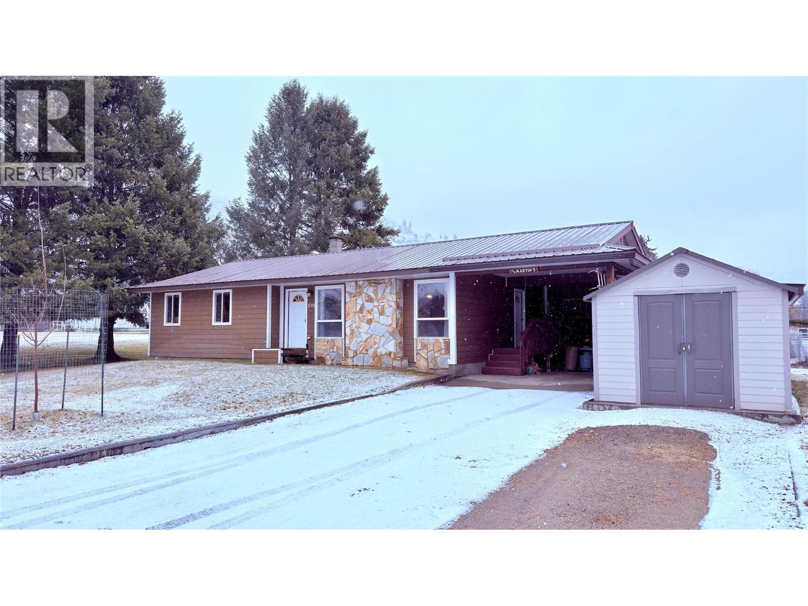 570 Eholt Street, Midway, British Columbia  V0H 1M0 - Photo 1 - 10374397