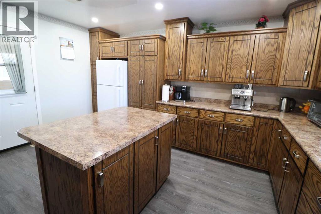 122 Centre St, Enchant, Alberta  T0K 0V0 - Photo 5 - A2276539