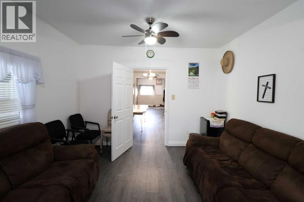 122 Centre St, Enchant, Alberta  T0K 0V0 - Photo 8 - A2276539