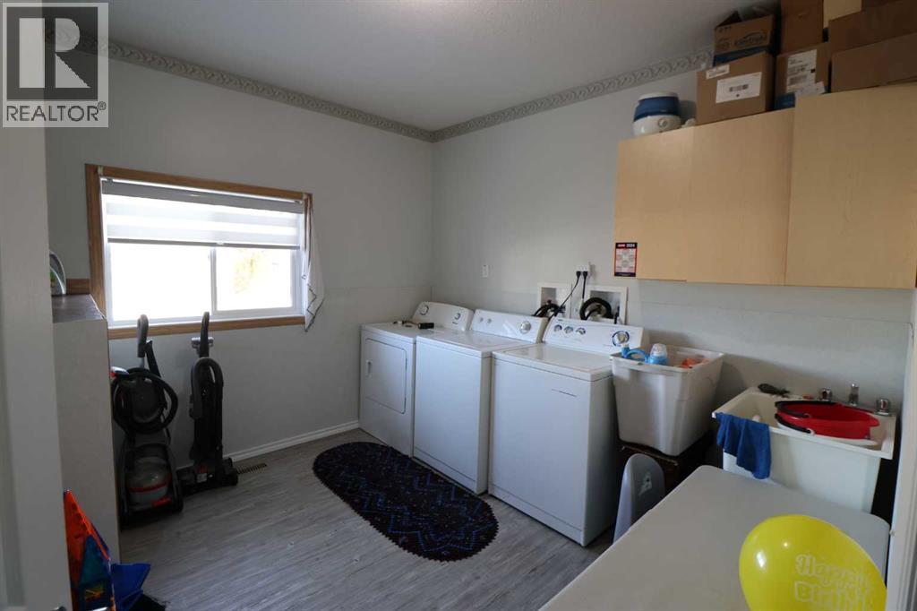 122 Centre St, Enchant, Alberta  T0K 0V0 - Photo 11 - A2276539