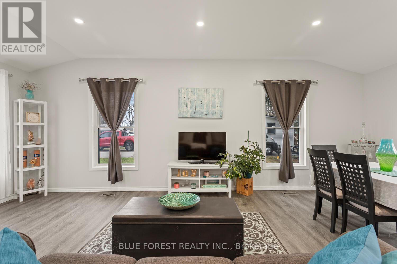 1148 Jane Street, West Elgin, Ontario  N0L 2P0 - Photo 12 - X12735476