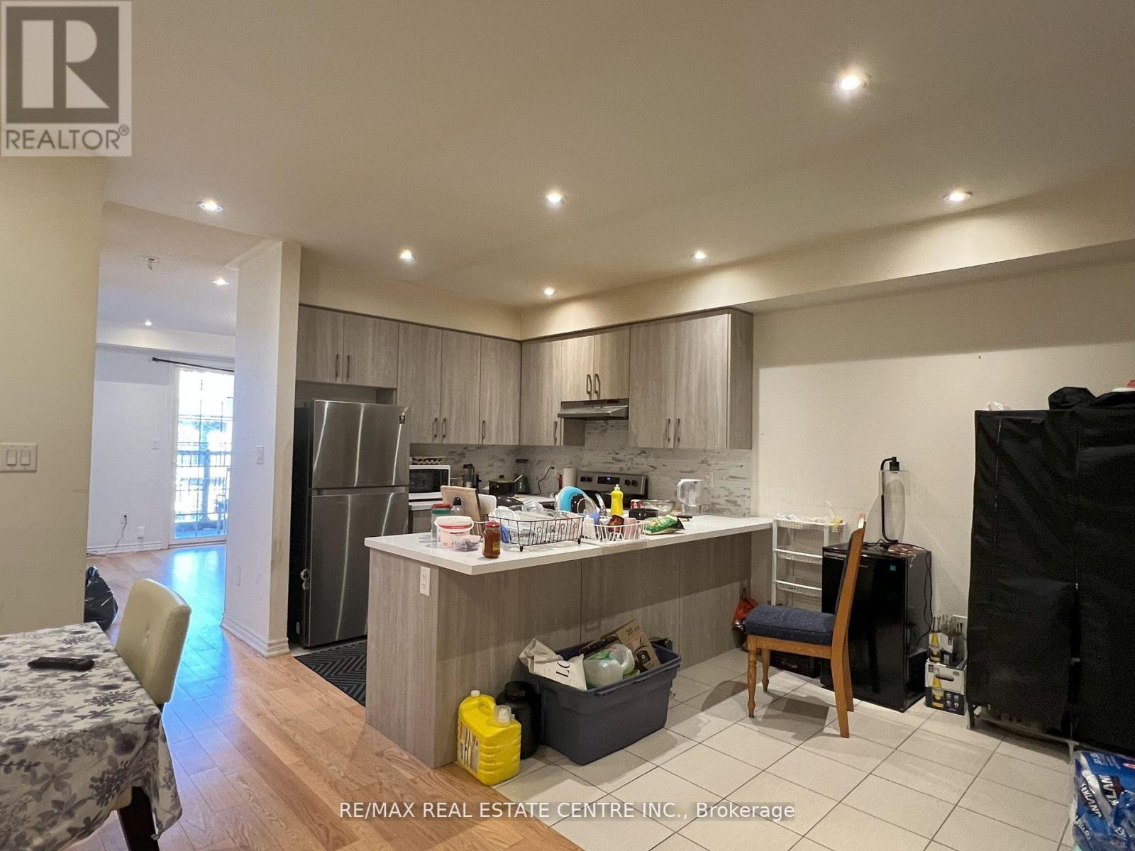 62 Hashmi Place, Brampton, Ontario  L6Y 6K1 - Photo 2 - W12744318