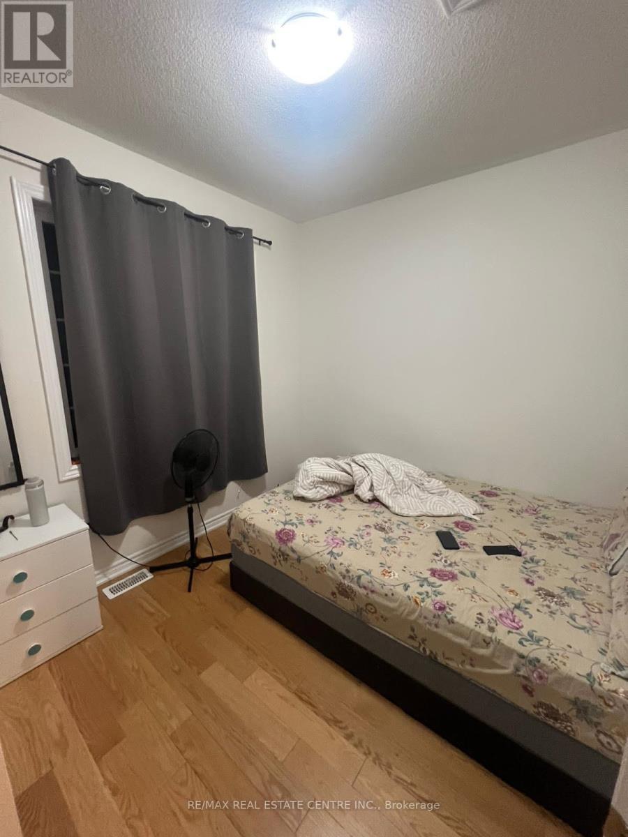 62 Hashmi Place, Brampton, Ontario  L6Y 6K1 - Photo 8 - W12744318