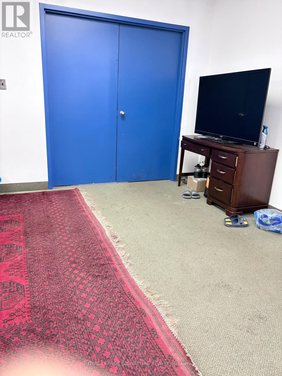 3 - 2798 Thamesgate Drive W, Mississauga, Ontario  L4T 4E8 - Photo 4 - W12744324