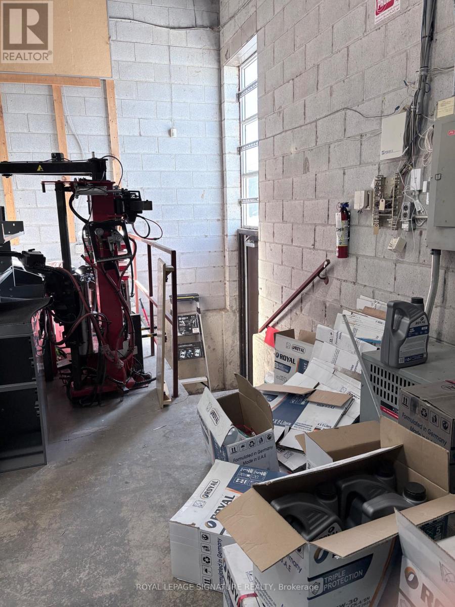 3 - 2798 Thamesgate Drive W, Mississauga, Ontario  L4T 4E8 - Photo 6 - W12744324