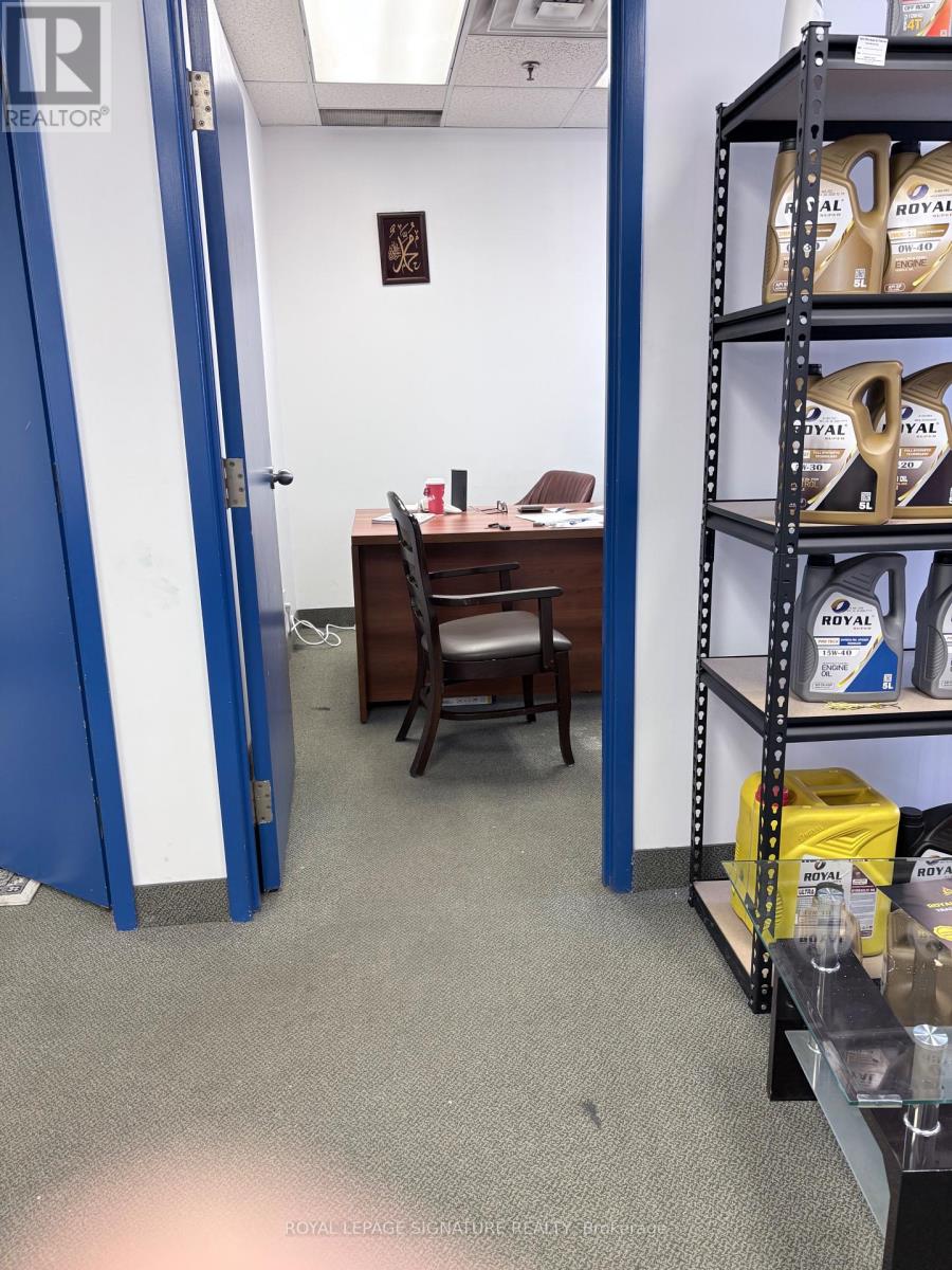 3 - 2798 Thamesgate Drive W, Mississauga, Ontario  L4T 4E8 - Photo 7 - W12744324