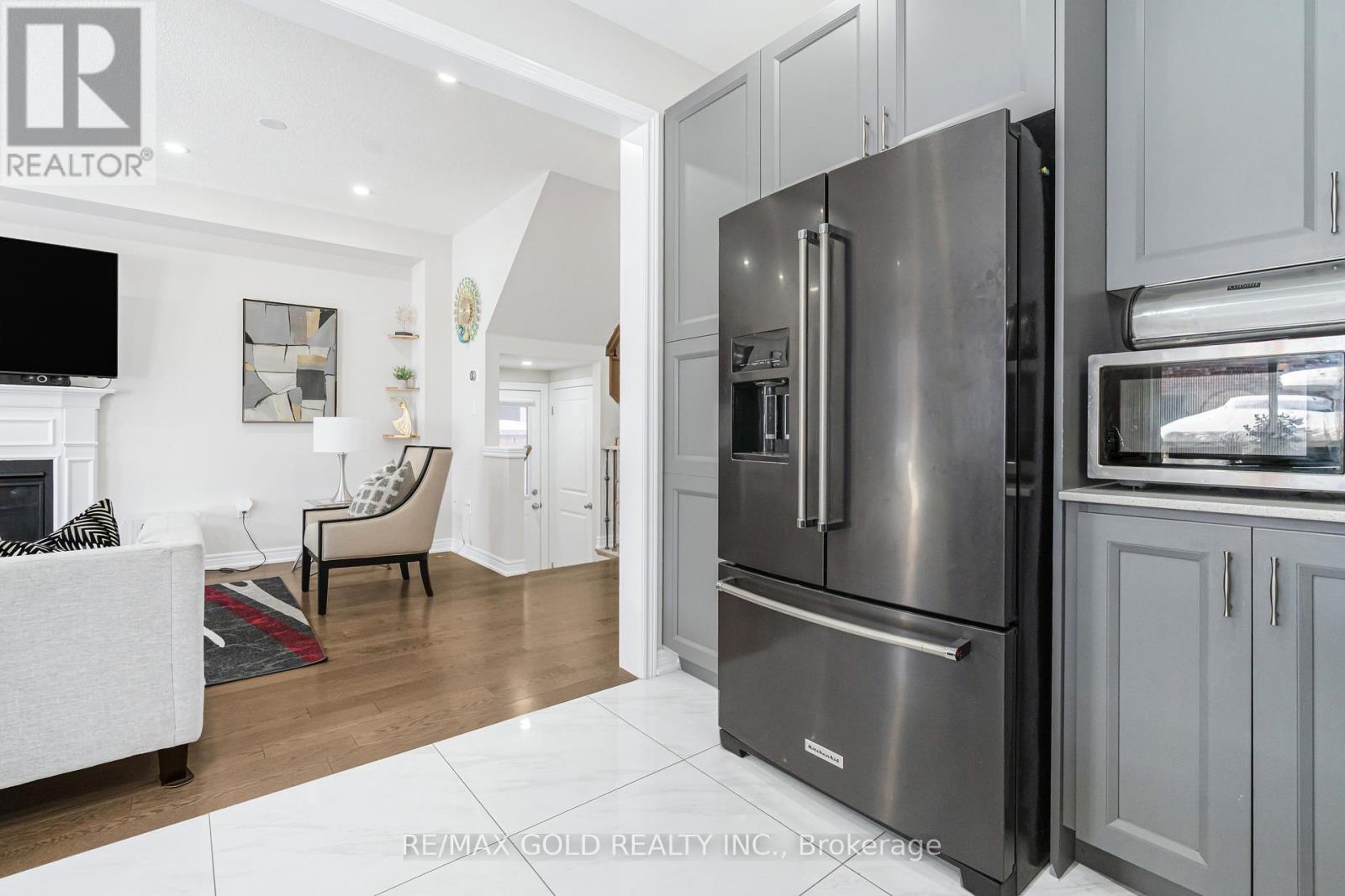 5 Dale Meadows Road, Brampton, Ontario  L7A 4Z9 - Photo 10 - W12744328