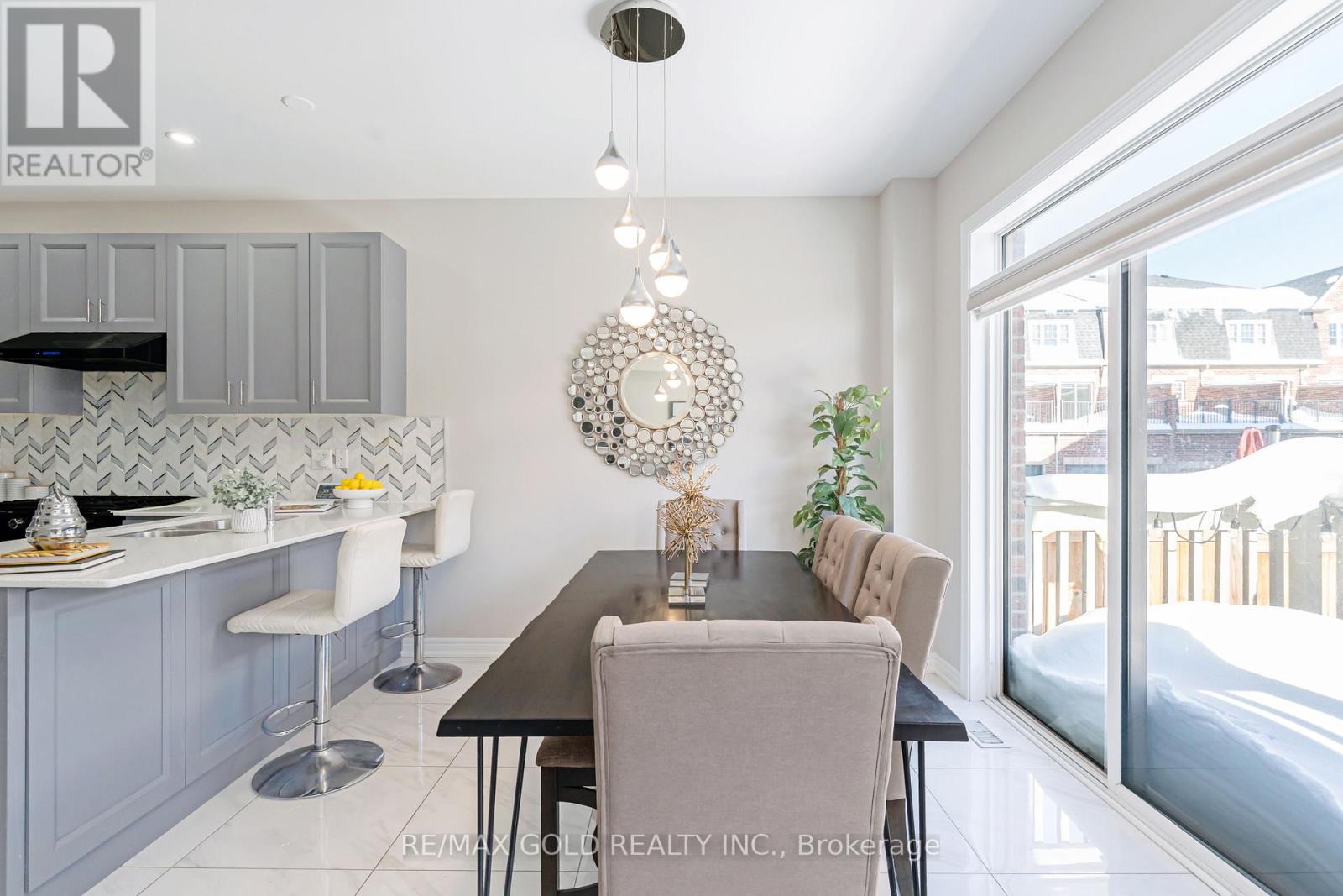 5 Dale Meadows Road, Brampton, Ontario  L7A 4Z9 - Photo 13 - W12744328