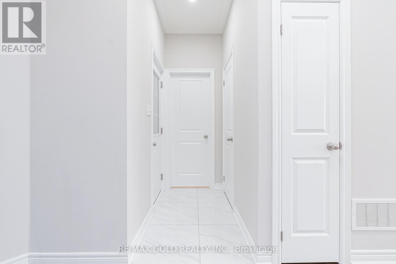 5 Dale Meadows Road, Brampton, Ontario  L7A 4Z9 - Photo 16 - W12744328