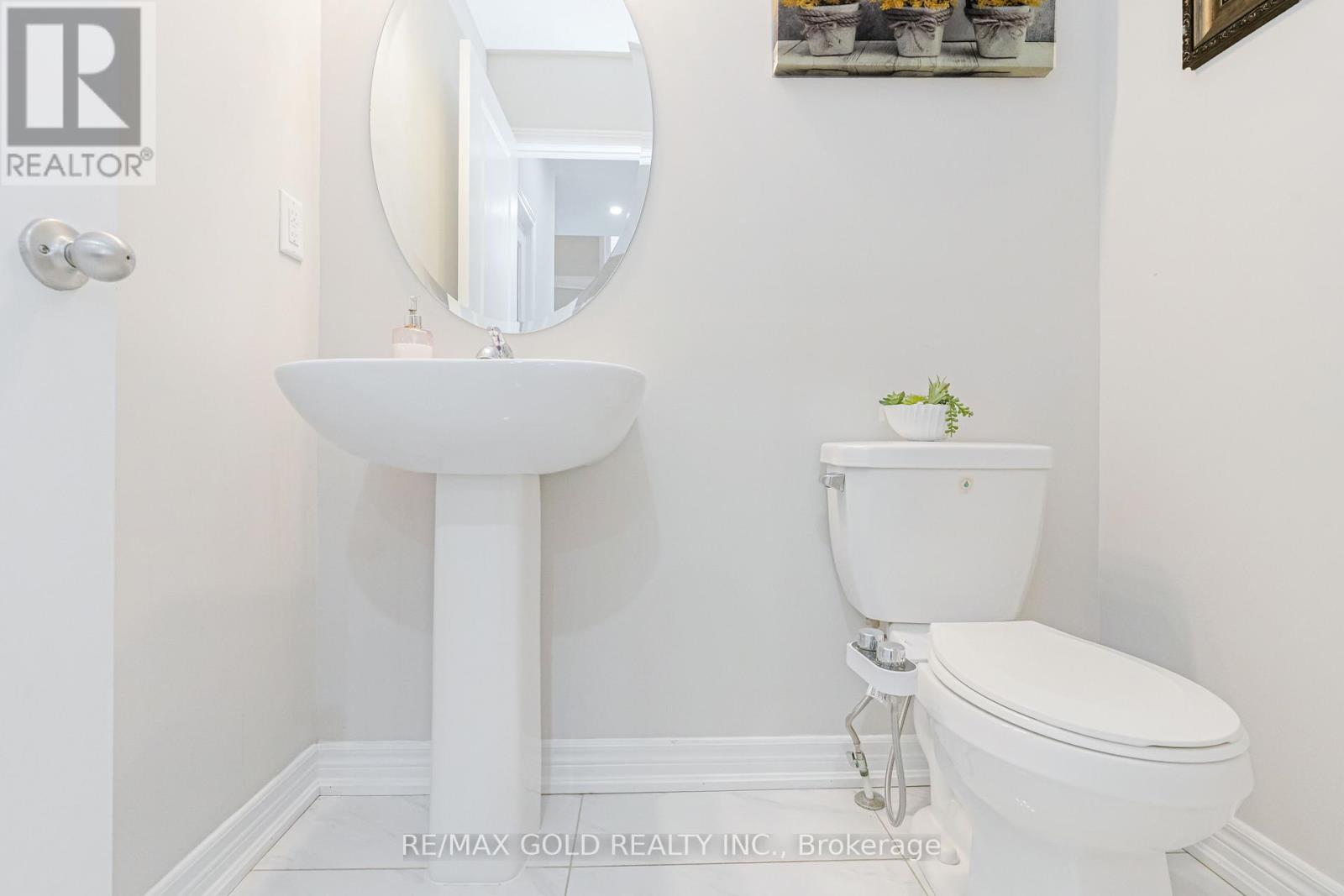 5 Dale Meadows Road, Brampton, Ontario  L7A 4Z9 - Photo 17 - W12744328