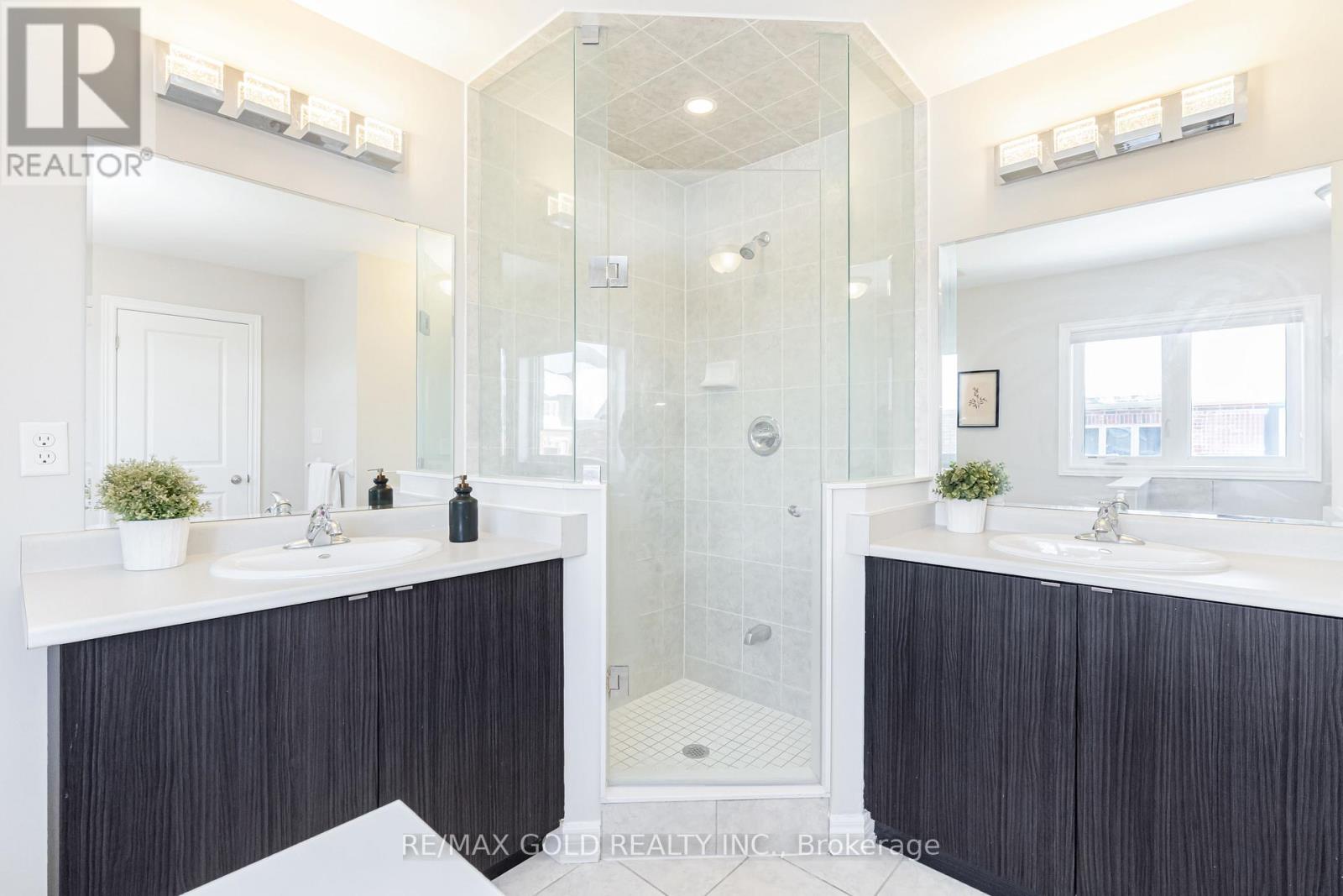 5 Dale Meadows Road, Brampton, Ontario  L7A 4Z9 - Photo 24 - W12744328