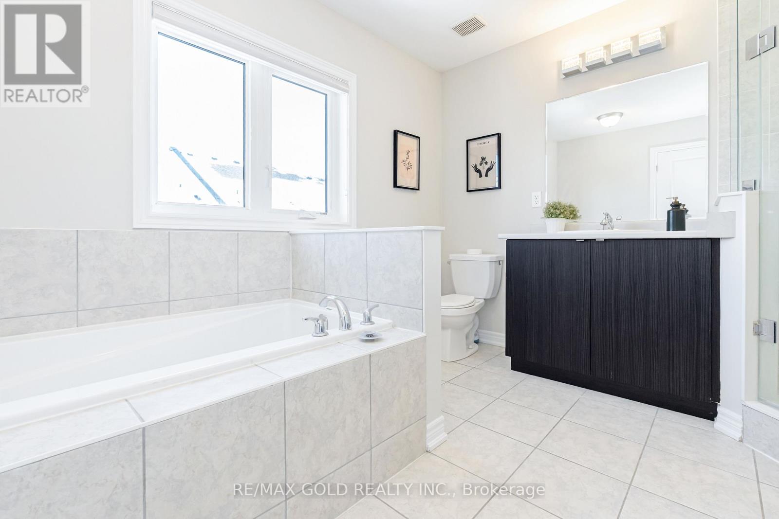 5 Dale Meadows Road, Brampton, Ontario  L7A 4Z9 - Photo 25 - W12744328