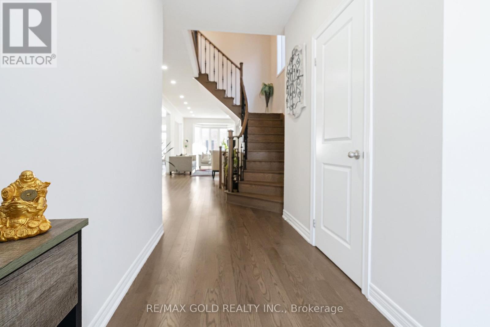 5 Dale Meadows Road, Brampton, Ontario  L7A 4Z9 - Photo 5 - W12744328