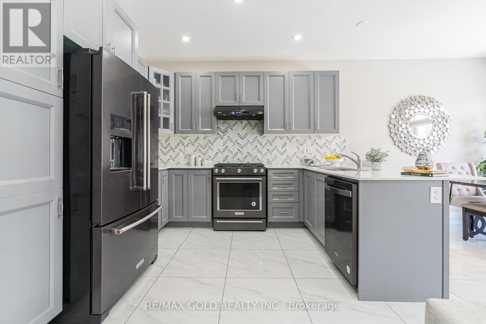 5 Dale Meadows Road, Brampton, Ontario  L7A 4Z9 - Photo 8 - W12744328