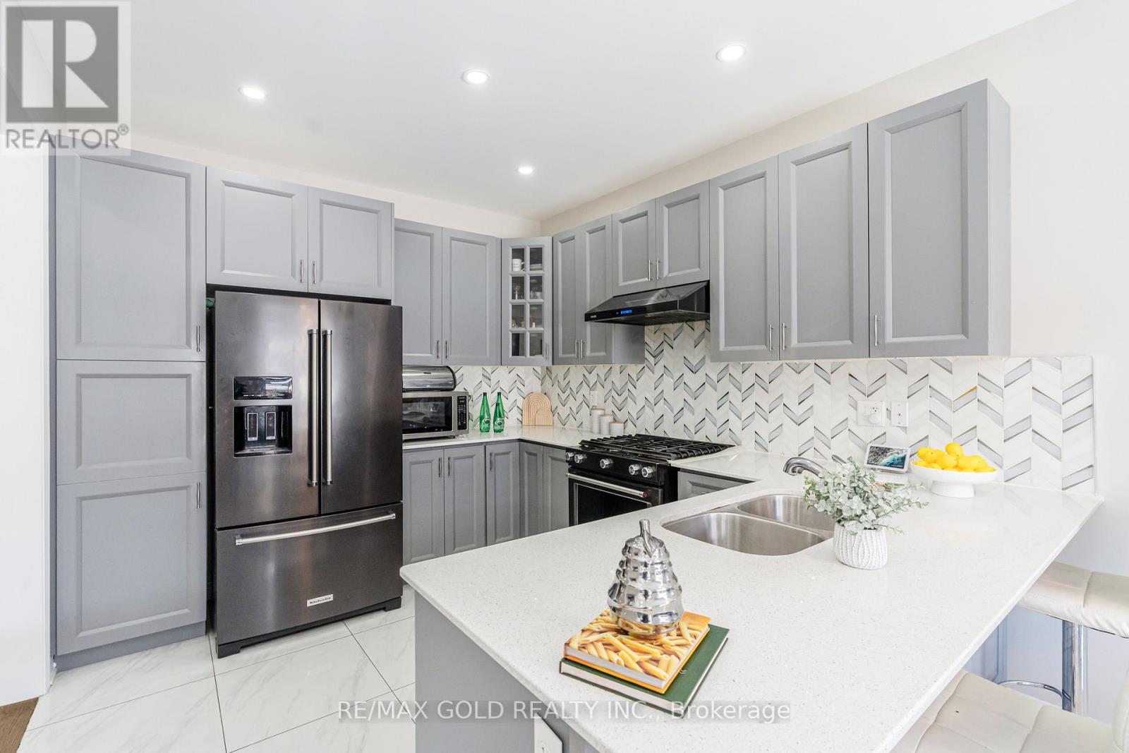 5 Dale Meadows Road, Brampton, Ontario  L7A 4Z9 - Photo 9 - W12744328