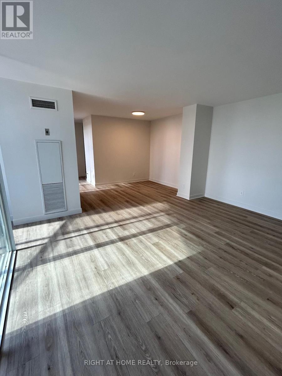 809 - 3700 Kaneff Crescent, Mississauga, Ontario  L5A 4B8 - Photo 2 - W12744340