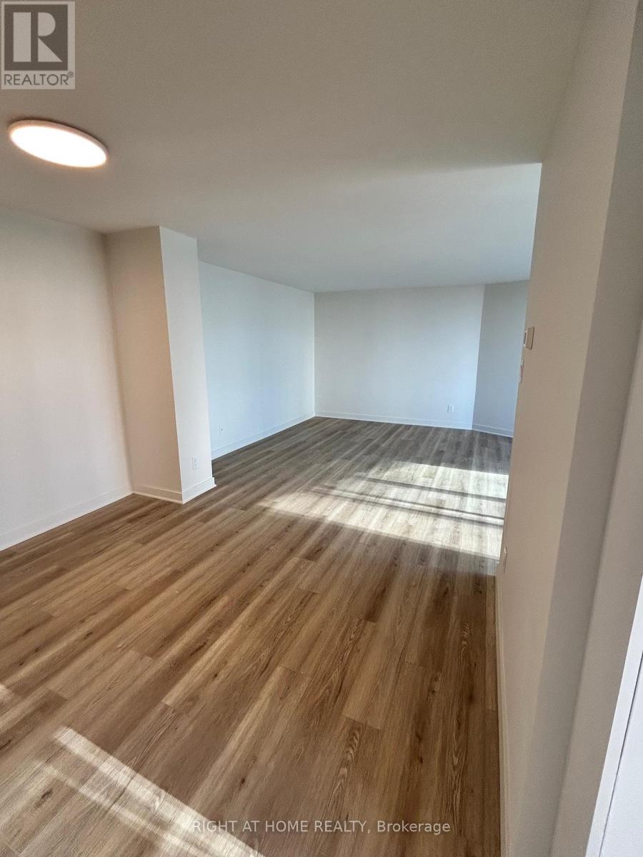 809 - 3700 Kaneff Crescent, Mississauga, Ontario  L5A 4B8 - Photo 5 - W12744340