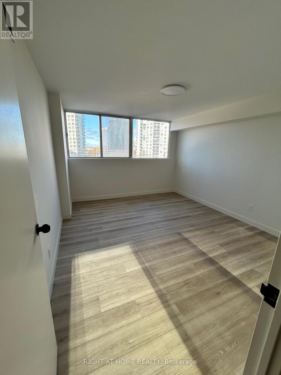 809 - 3700 Kaneff Crescent, Mississauga, Ontario  L5A 4B8 - Photo 8 - W12744340