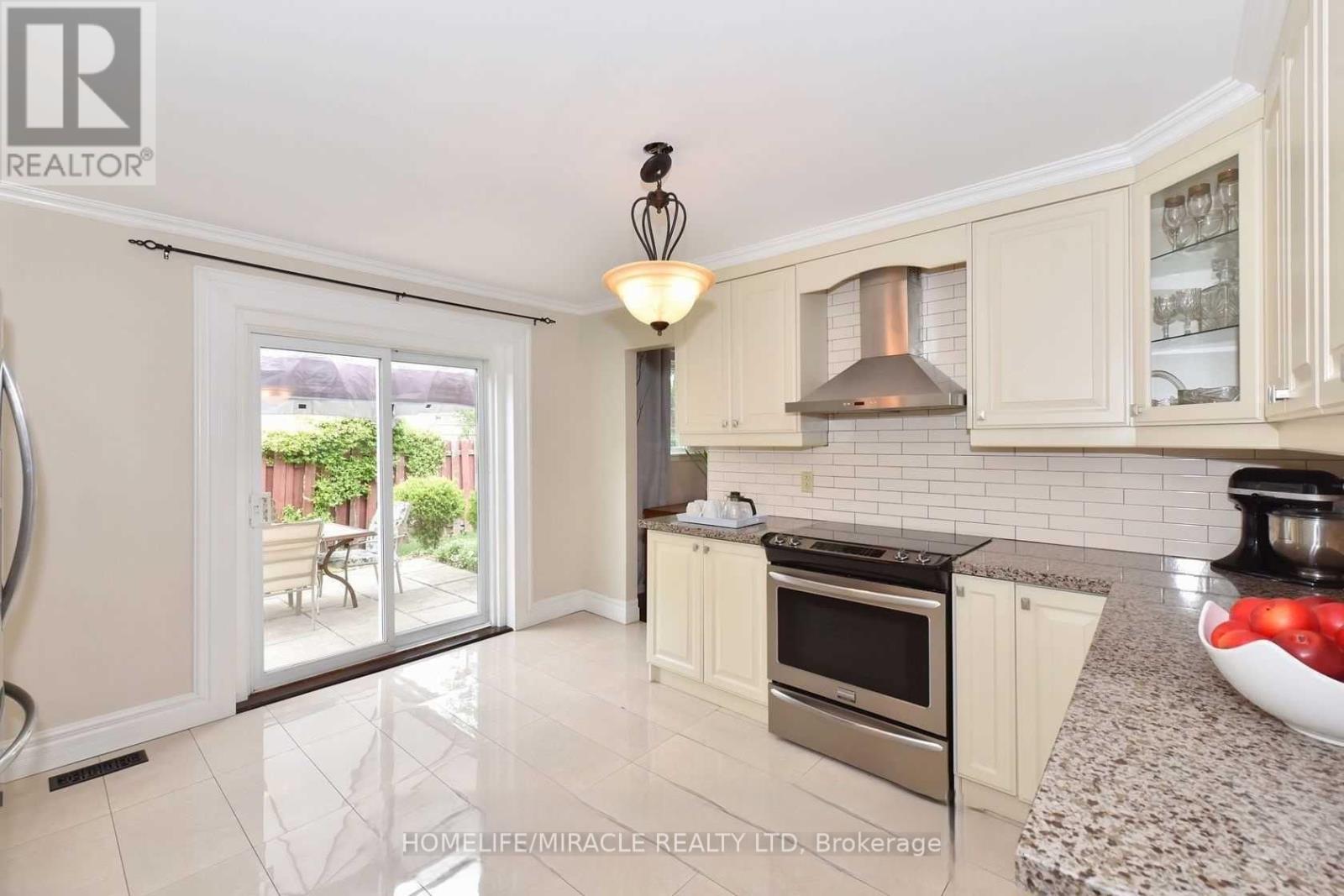 1 Ascot Avenue, Brampton, Ontario  L6T 2P3 - Photo 11 - W12744354