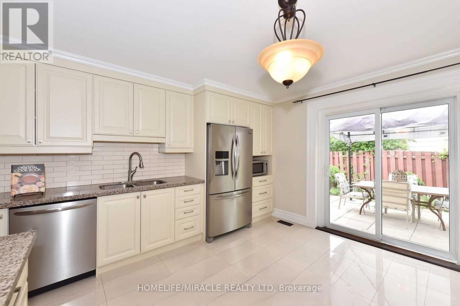 1 Ascot Avenue, Brampton, Ontario  L6T 2P3 - Photo 12 - W12744354