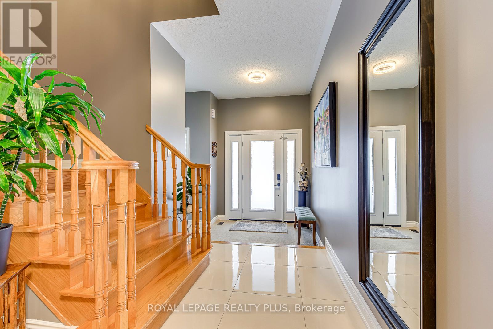 509 Crimson Oak Trail, Oakville, Ontario  L6H 7A3 - Photo 5 - W12744358