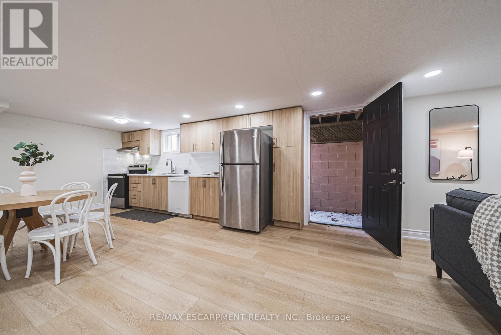 131 Welbourn Drive, Hamilton, Ontario  L9A 3N5 - Photo 26 - X12744352