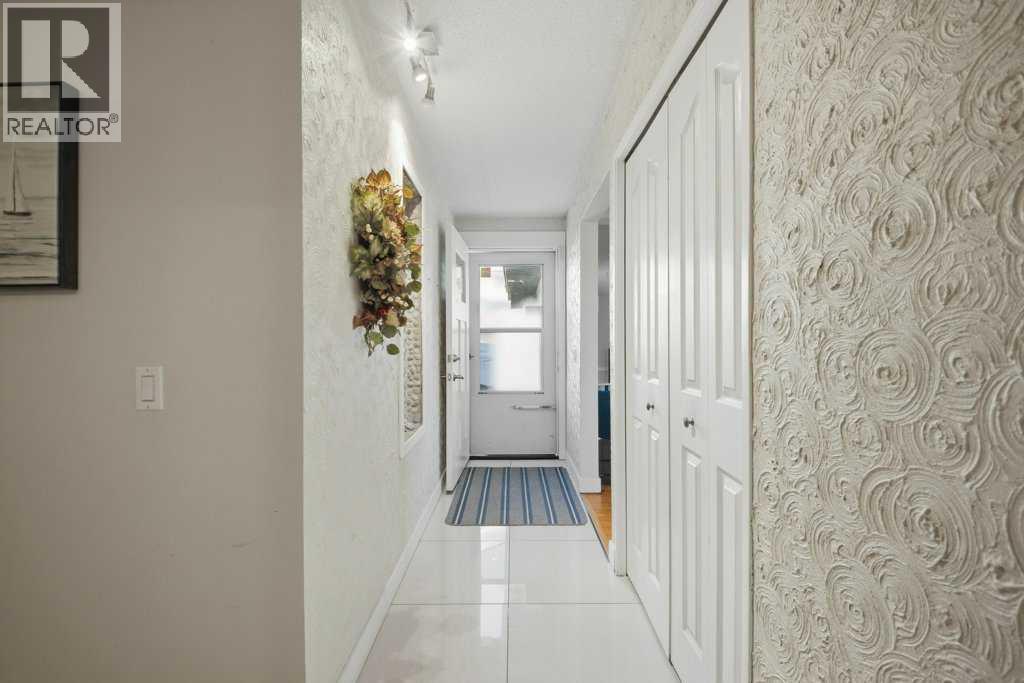 524 Hunterplain Hill Nw, Calgary, Alberta  T2K 4L7 - Photo 5 - A2280760