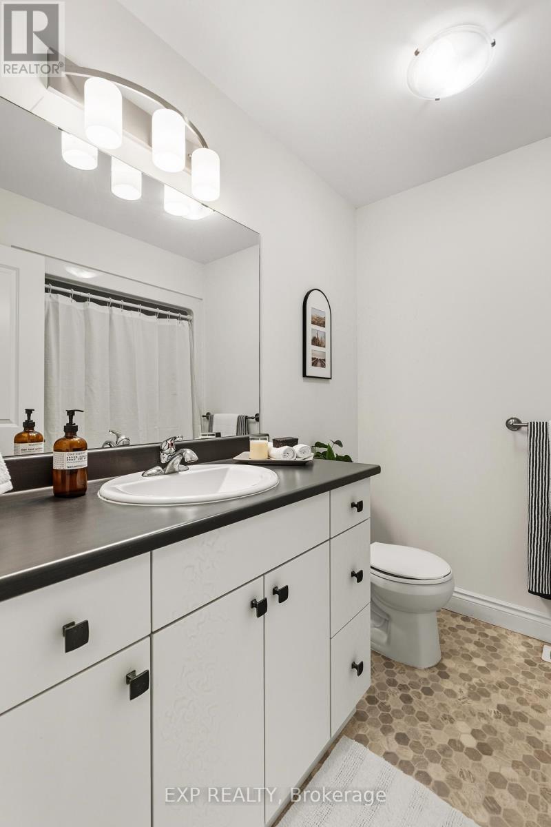 10 Cobblestone Street, Belleville (Belleville Ward), Ontario  K8P 0E4 - Photo 19 - X12690032