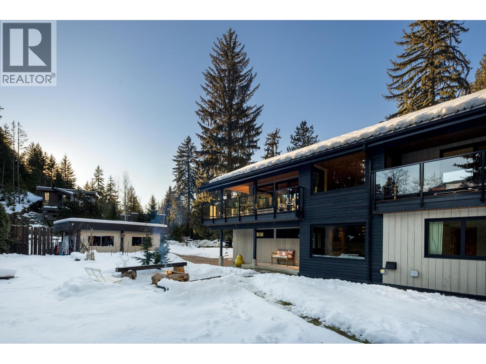 6818 BEAVER LANE, Whistler, British Columbia