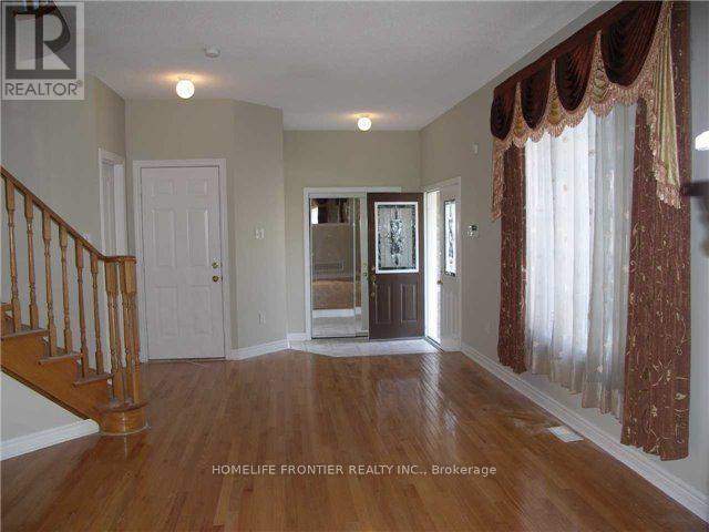 25 Rocky Point Crescent, Brampton, Ontario  L6V 4R7 - Photo 2 - W12744380